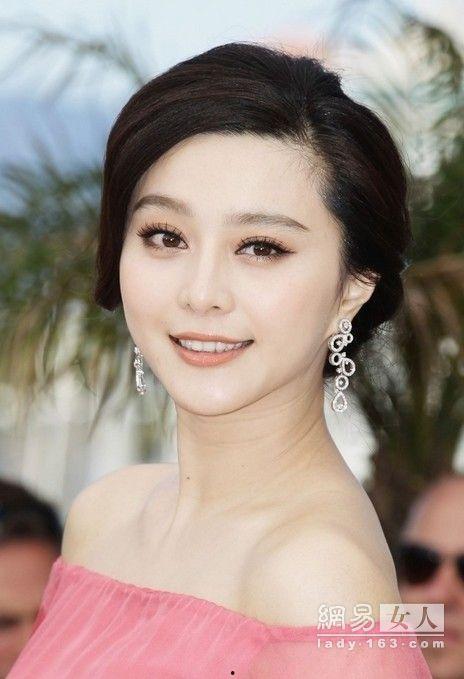 相差20岁的明星,揭秘相差20岁的明星传奇人生