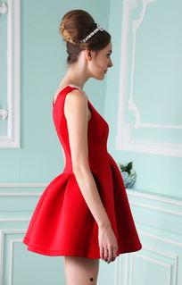 高端女装怎么上头条的,揭秘高端女装如何抢占眼球