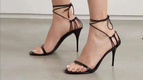 明星高跟凉鞋微博,高跟凉鞋演绎夏日时尚潮流