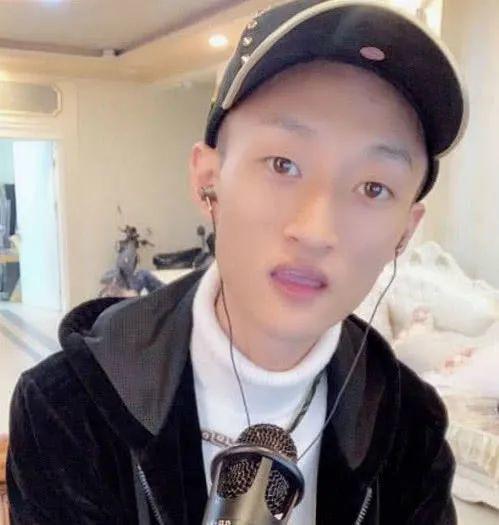 快手网红姥姥,传承民间智慧，演绎生活传奇