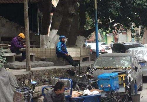 男明星塌方送外卖,逆境中的华丽转身