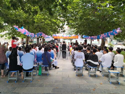 上海商学院老师吃瓜,校园风波背后的真相揭秘