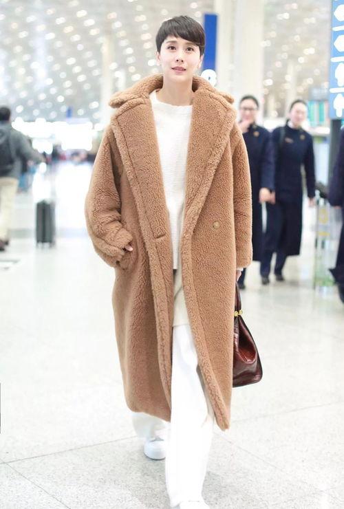 女明星泰迪大衣,女明星演绎冬日时尚新宠