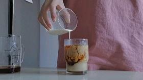 明星星巴克冰美式,明星同款，夏日清凉新宠